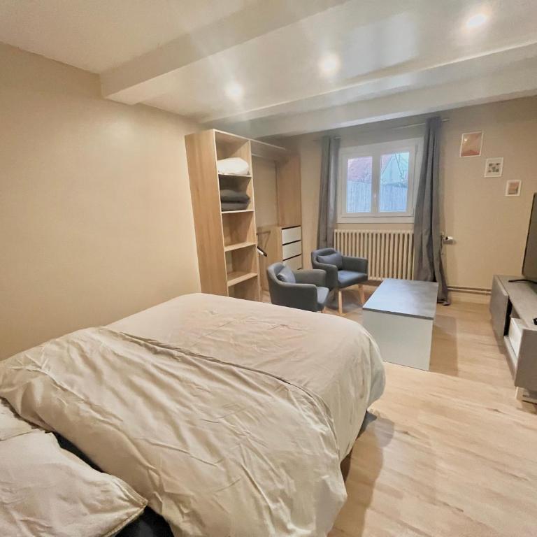 Studio avec cuisine, salle de bain et garage privé proximité 24h - Doppelzimmer - 2