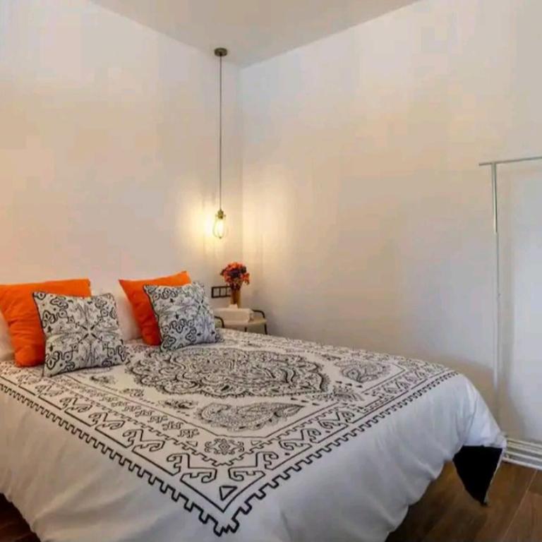 Stylish & Spacious Fully Equipped Studio-4 minutes walk to Albufereta Beach - One-Bedroom Apartment - 13