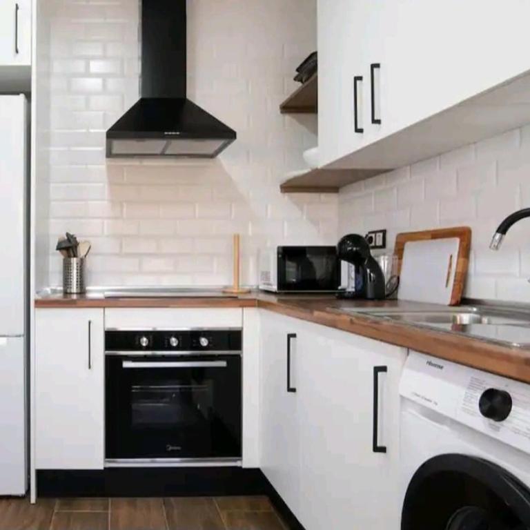 Stylish & Spacious Fully Equipped Studio-4 minutes walk to Albufereta Beach - One-Bedroom Apartment - 17