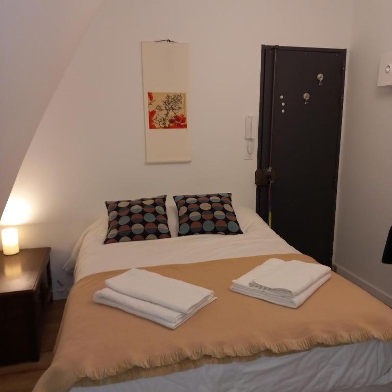 Charming room - famous Marais neighborhood - One-Bedroom Apartment - 1