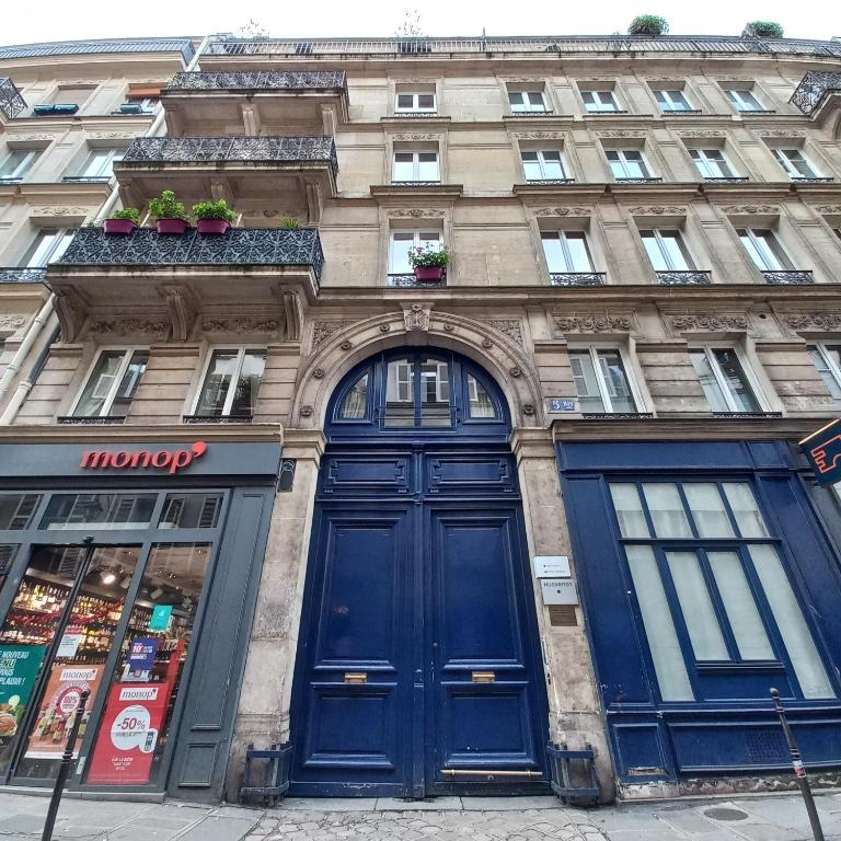Charming room - famous Marais neighborhood - One-Bedroom Apartment - 7
