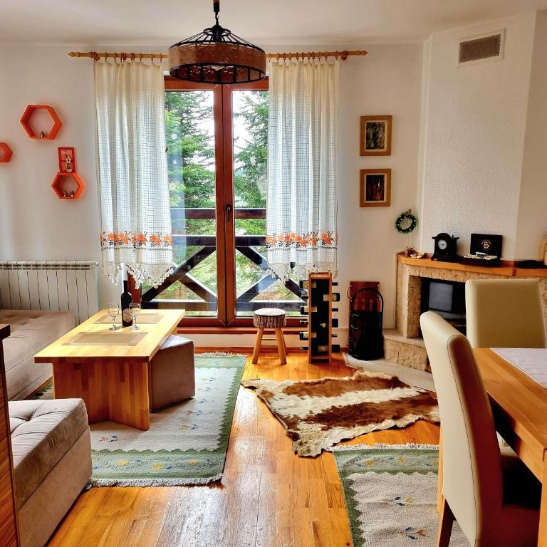 Pogled - One-Bedroom Apartment - 2