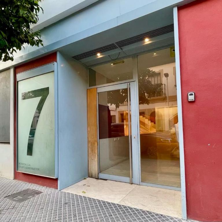 Confort a un paso del Casco Histórico, parking gratis en el mismo edificio - Apartamento de 2 dormitorios - 27