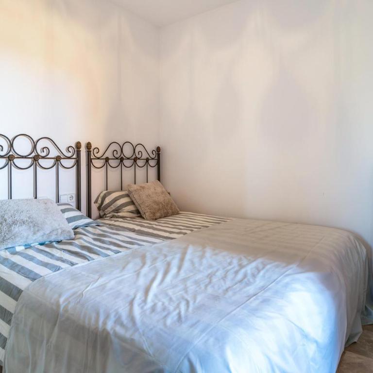 Nice Home In Estepona With Outdoor Swimming Pool - Casa Vacacional de 3 dormitorios - 7