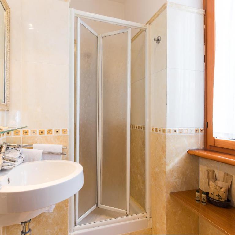 Hotel Arco Di Travertino - Triple Room - 3