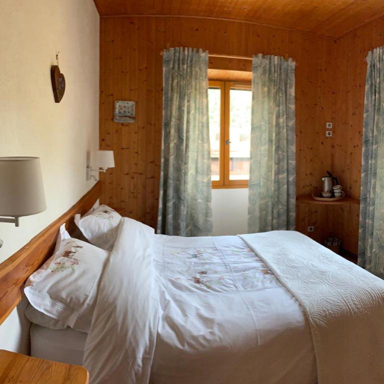 Gîte et chambres d'hôtes "La Tourtette" 12 pers - Small Double Room - 4