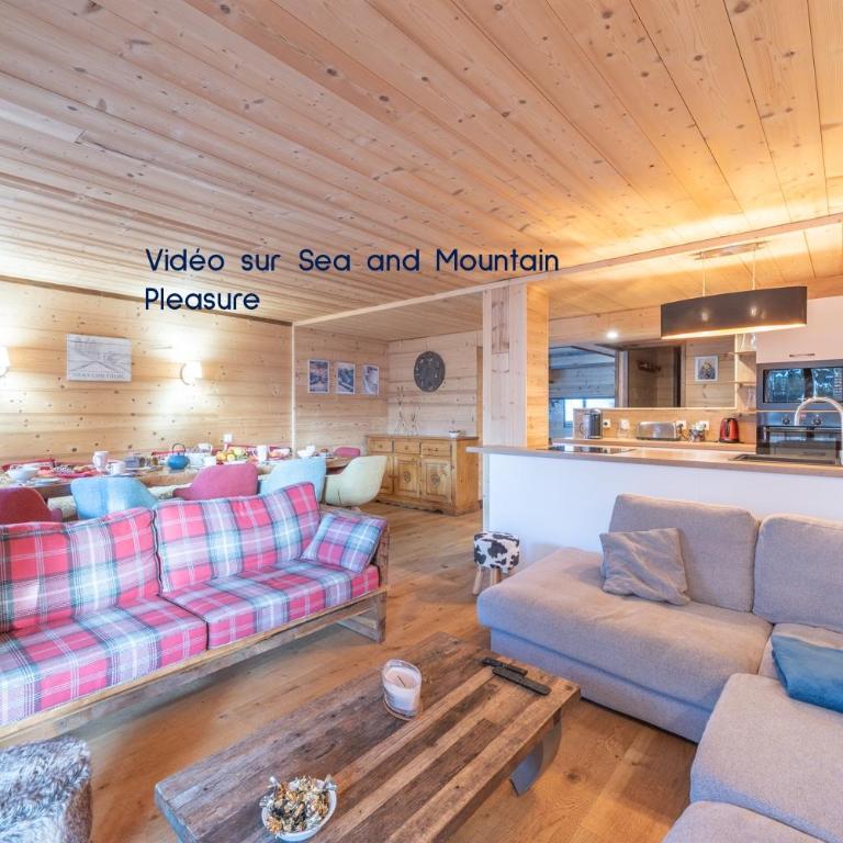 Chalet Alpe d'Huez 1850-Sea and Mountain Pleasure Avec 2 appartements- 1 Appartement 3 Chambres 8 Couchages - 3 Salles d'eau et 1 Appartement 5 Chambres 12 Couchages 5 Salles d'eau - Jacuzzi et Sauna -Pieds des Pistes et Centre - Appartement avec Balcon - 1