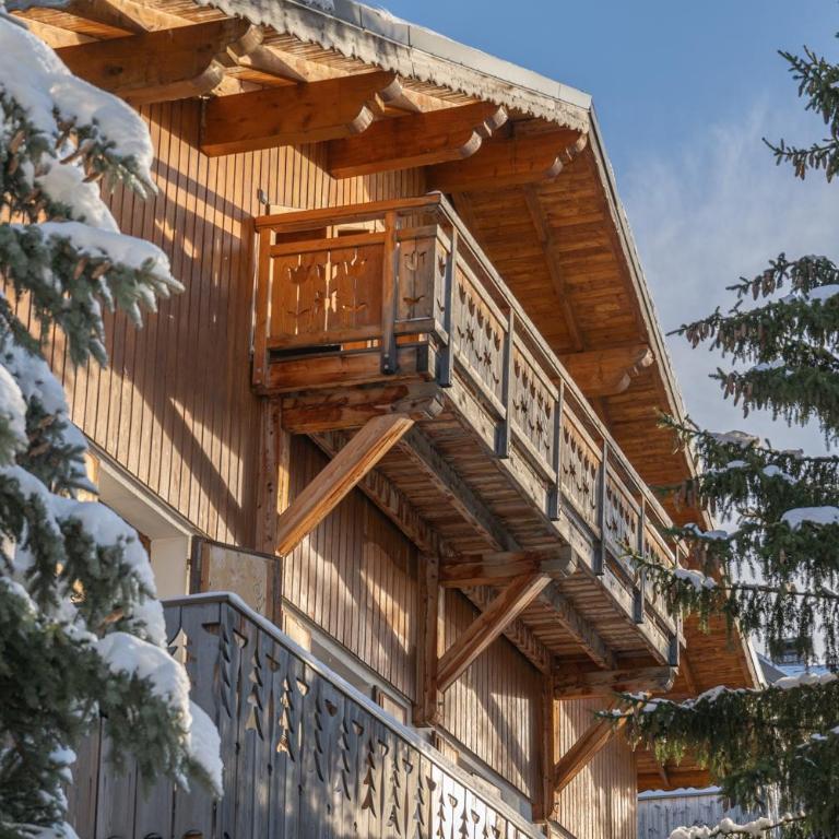 Chalet Alpe d'Huez 1850-Sea and Mountain Pleasure Avec 2 appartements- 1 Appartement 3 Chambres 8 Couchages - 3 Salles d'eau et 1 Appartement 5 Chambres 12 Couchages 5 Salles d'eau - Jacuzzi et Sauna -Pieds des Pistes et Centre - Appartement avec Balcon - 69