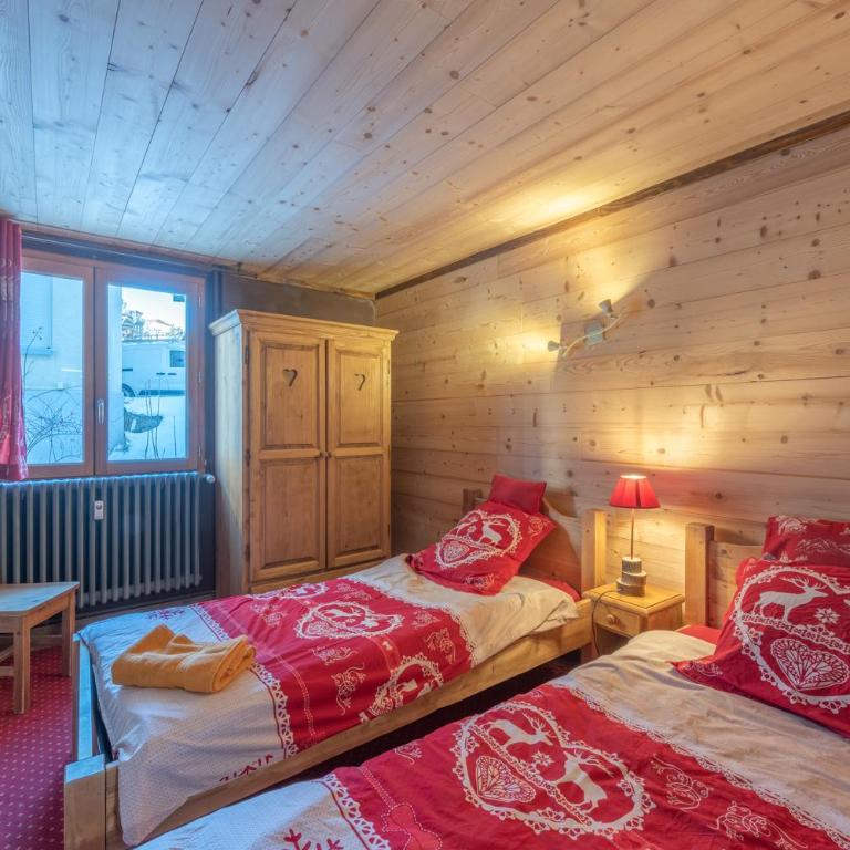 Chalet Alpe d'Huez 1850-Sea and Mountain Pleasure Avec 2 appartements- 1 Appartement 3 Chambres 8 Couchages - 3 Salles d'eau et 1 Appartement 5 Chambres 12 Couchages 5 Salles d'eau - Jacuzzi et Sauna -Pieds des Pistes et Centre - Appartement avec Balcon - 37