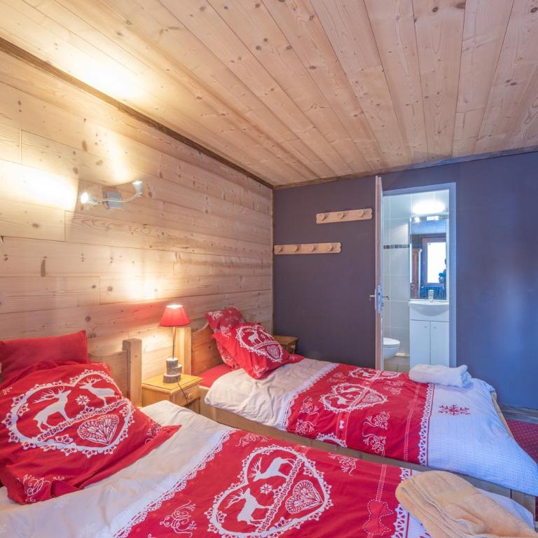 Chalet Alpe d'Huez 1850-Sea and Mountain Pleasure Avec 2 appartements- 1 Appartement 3 Chambres 8 Couchages - 3 Salles d'eau et 1 Appartement 5 Chambres 12 Couchages 5 Salles d'eau - Jacuzzi et Sauna -Pieds des Pistes et Centre - Appartement avec Balcon - 12