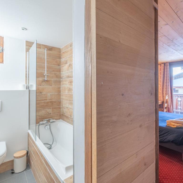 Chalet Alpe d'Huez 1850-Sea and Mountain Pleasure Avec 2 appartements- 1 Appartement 3 Chambres 8 Couchages - 3 Salles d'eau et 1 Appartement 5 Chambres 12 Couchages 5 Salles d'eau - Jacuzzi et Sauna -Pieds des Pistes et Centre - Appartement avec Balcon - 84