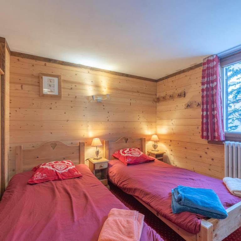 Chalet Alpe d'Huez 1850-Sea and Mountain Pleasure Avec 2 appartements- 1 Appartement 3 Chambres 8 Couchages - 3 Salles d'eau et 1 Appartement 5 Chambres 12 Couchages 5 Salles d'eau - Jacuzzi et Sauna -Pieds des Pistes et Centre - Appartement avec Balcon - 85