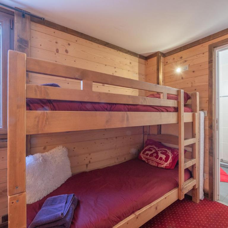 Chalet Alpe d'Huez 1850-Sea and Mountain Pleasure Avec 2 appartements- 1 Appartement 3 Chambres 8 Couchages - 3 Salles d'eau et 1 Appartement 5 Chambres 12 Couchages 5 Salles d'eau - Jacuzzi et Sauna -Pieds des Pistes et Centre - Appartement avec Balcon - 86