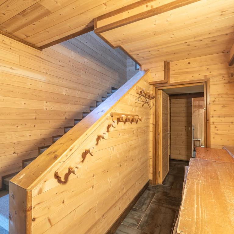Chalet Alpe d'Huez 1850-Sea and Mountain Pleasure Avec 2 appartements- 1 Appartement 3 Chambres 8 Couchages - 3 Salles d'eau et 1 Appartement 5 Chambres 12 Couchages 5 Salles d'eau - Jacuzzi et Sauna -Pieds des Pistes et Centre - Appartement avec Balcon - 89