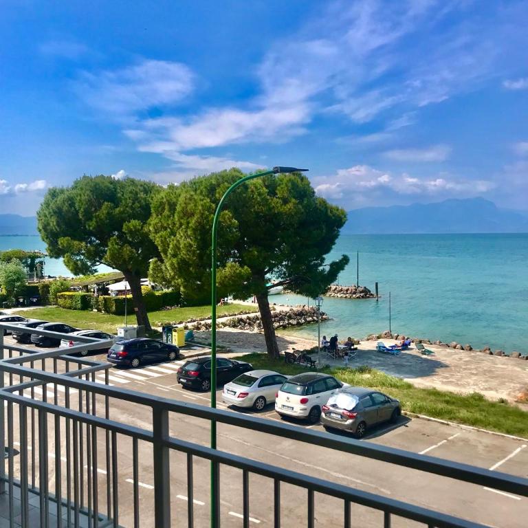 Casa Martori Lake View Rooms - Camera Matrimoniale con Balcone e Vista Mare - 1