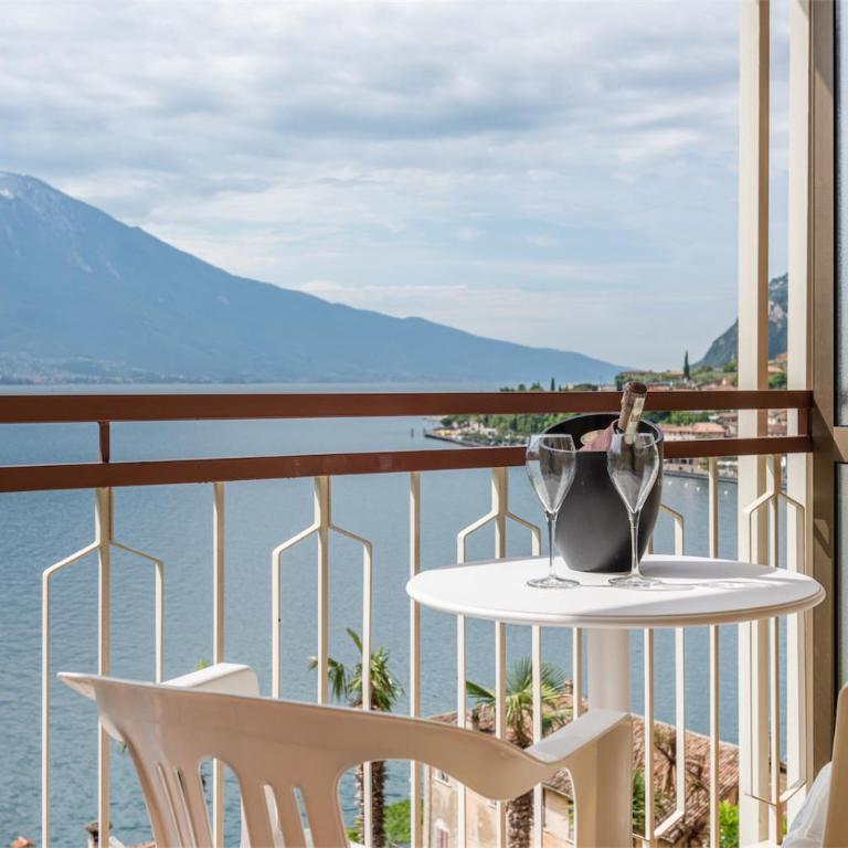 Hotel Splendid Palace - Camera Matrimoniale Economy con Vista Lago - 4