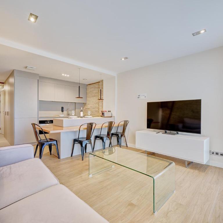Edificio Joya by Clabao - Deluxe One-Bedroom Apartment - 12