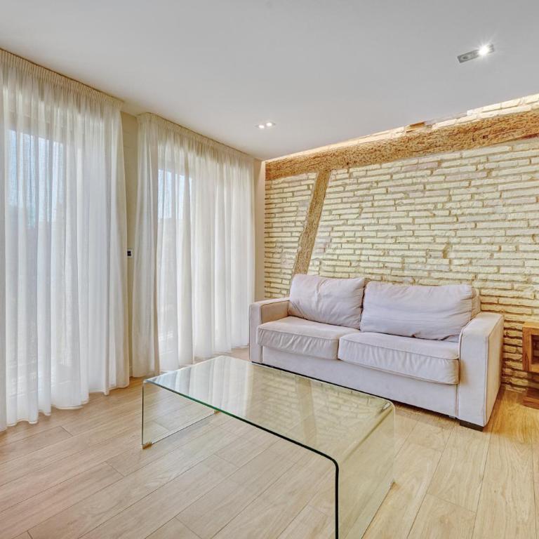 Edificio Joya by Clabao - Deluxe One-Bedroom Apartment - 14