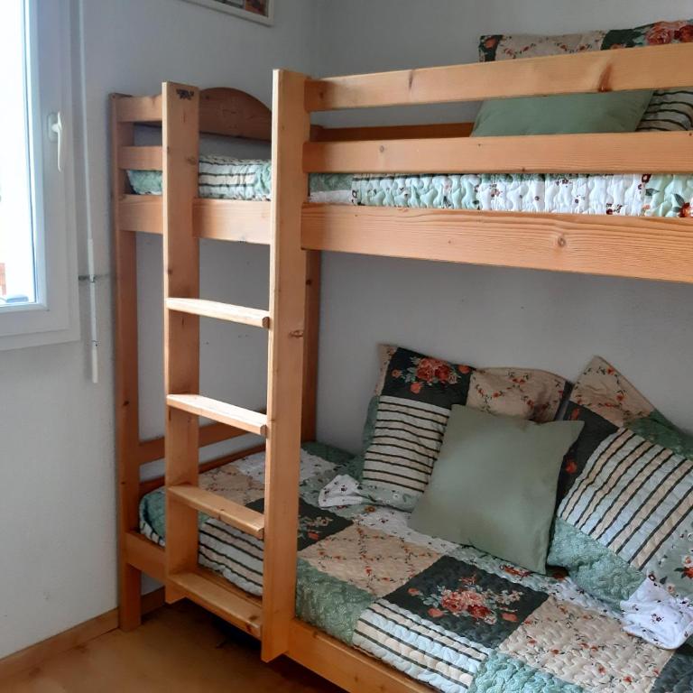 Le 102, T3 pour 5 personnes, vue montagne, classé 2 étoiles NF, parking, piscine en été - Appartement 2 Chambres - 5