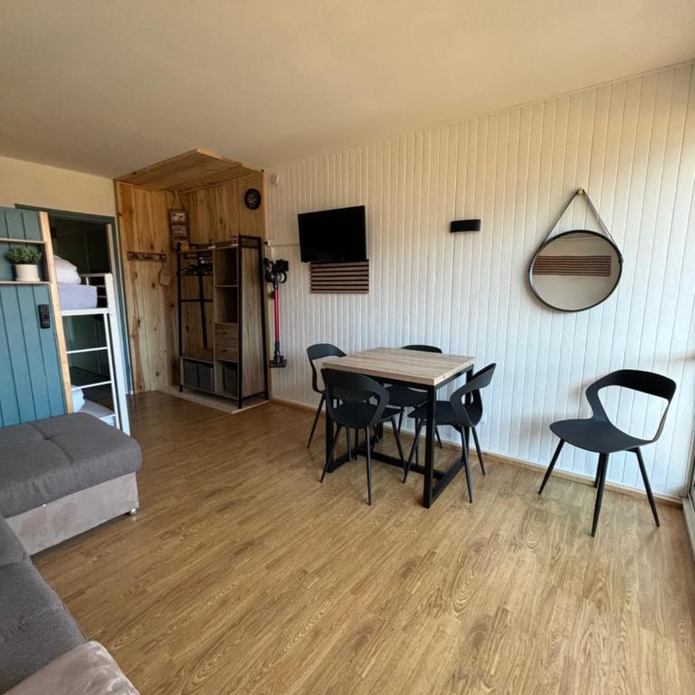 2 Studios mitoyens à Superdévoluy - Evasion Bleu Canard - 13 couchages en tout - Appartement avec Vue sur la Montagne - 12