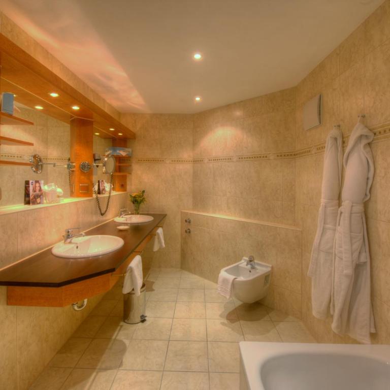 Königshof Hotel Resort - Partner von Oberstaufen PLUS und PLUS GOLF - Suite Galerie – Hunde nicht erlaubt - 1
