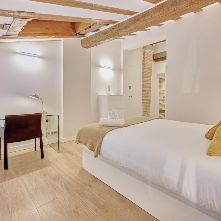 Edificio Joya by Clabao - Three-Bedroom Deluxe Apartment - 4