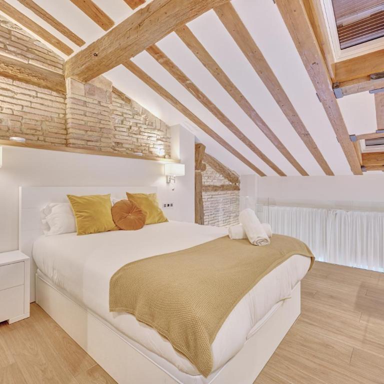 Edificio Joya by Clabao - Three-Bedroom Deluxe Apartment - 11