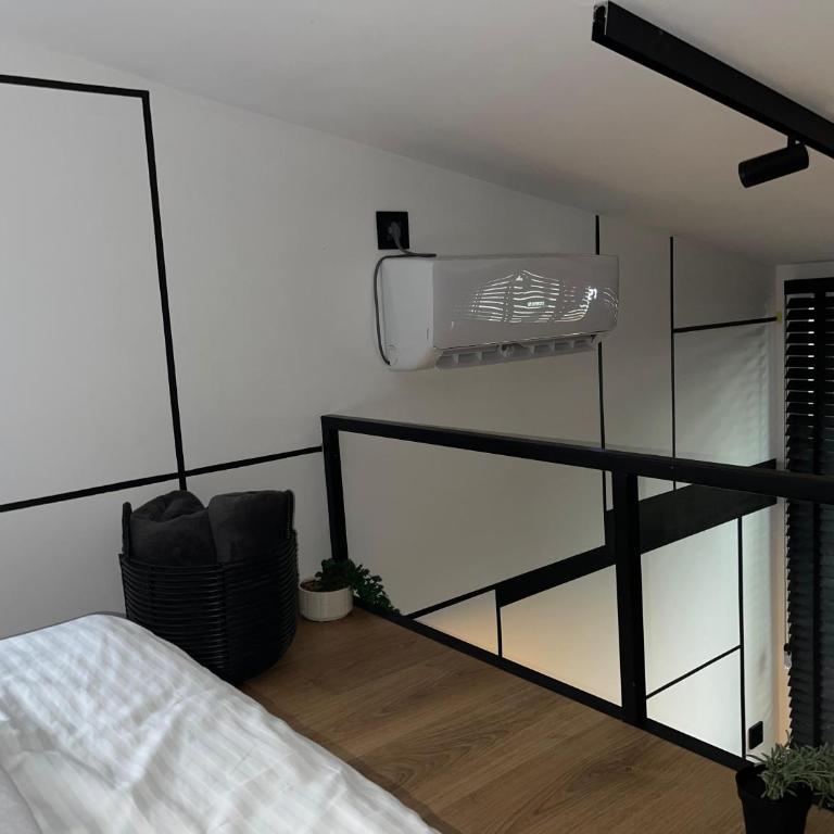 Garage Apartments - Studio - na Više Nivoa - 3