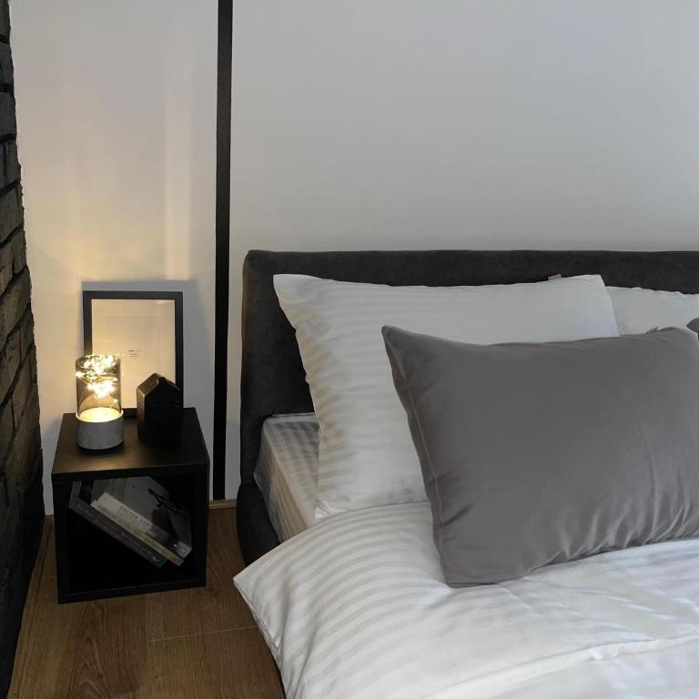 Garage Apartments - Studio - na Više Nivoa - 6
