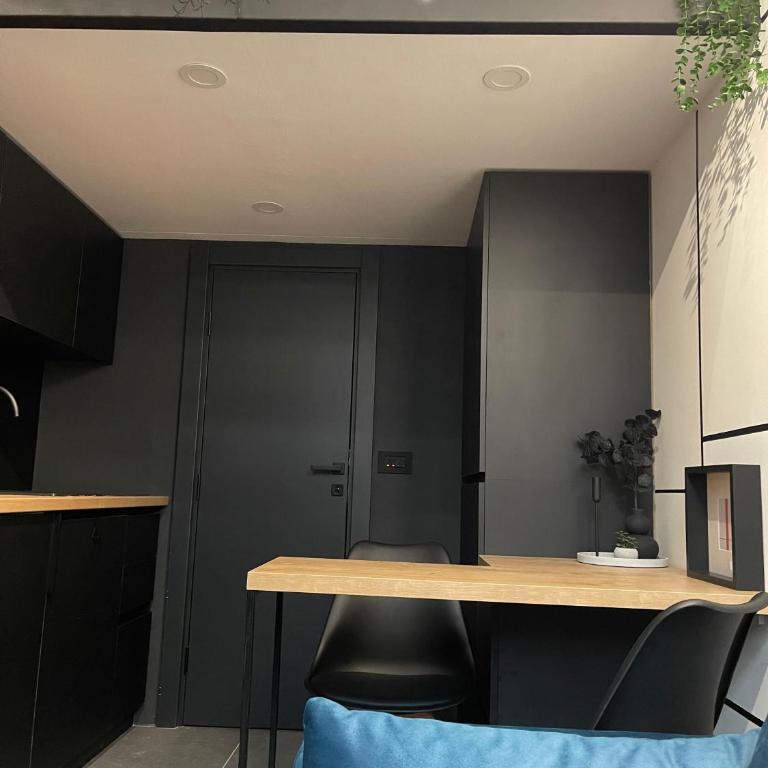 Garage Apartments - Studio - na Više Nivoa - 19
