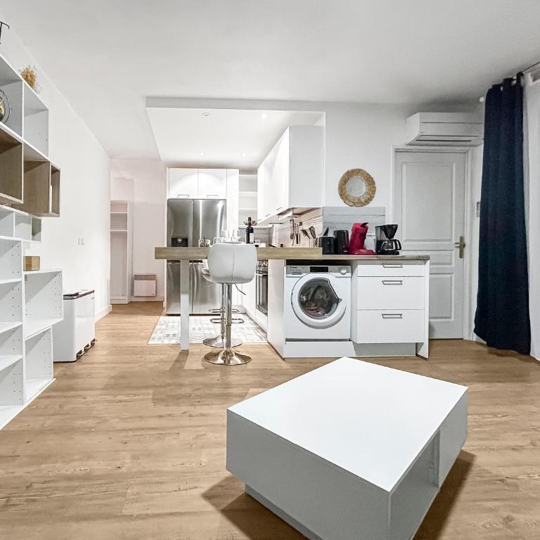 T2 35m2 clim, piscine, balcon et parking privé à 2 pas du port Santa Lucia - Apartment mit 1 Schlafzimmer - 12