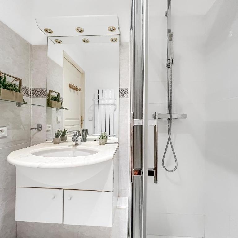 T2 35m2 clim, piscine, balcon et parking privé à 2 pas du port Santa Lucia - Apartment mit 1 Schlafzimmer - 20