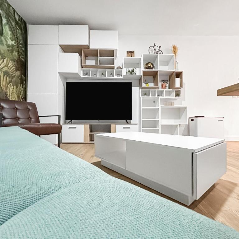 T2 35m2 clim, piscine, balcon et parking privé à 2 pas du port Santa Lucia - Apartment mit 1 Schlafzimmer - 4