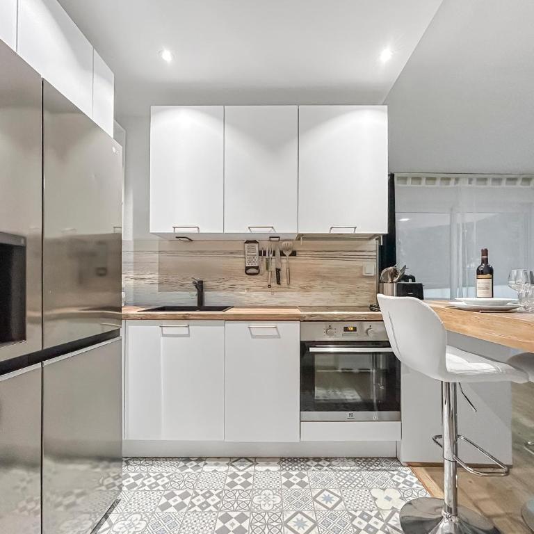 T2 35m2 clim, piscine, balcon et parking privé à 2 pas du port Santa Lucia - Apartment mit 1 Schlafzimmer - 13
