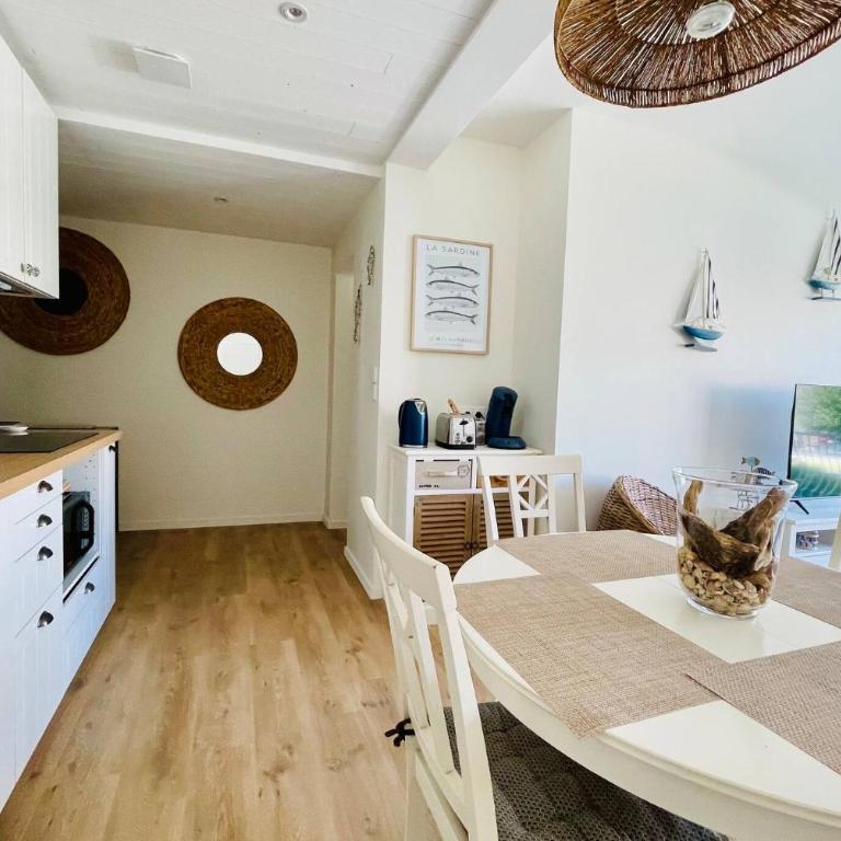 L Escapade Rochelaise - Wifi & Balcon - Appartement 3 Chambres avec Balcon - 45