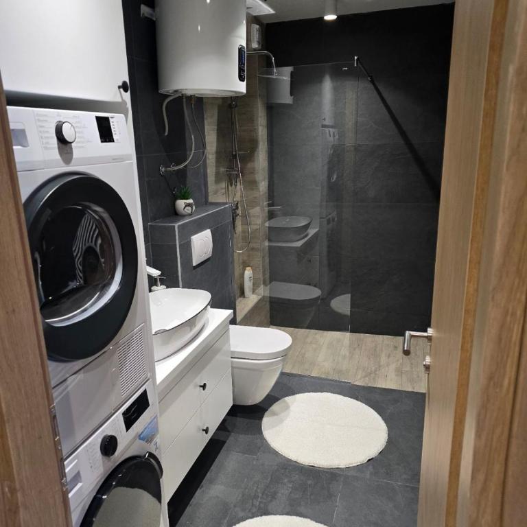 Lu and Ma - One-Bedroom Apartment - 15