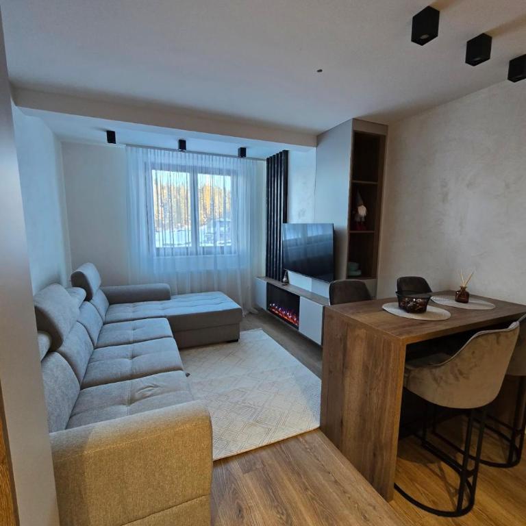 Lu and Ma - One-Bedroom Apartment - 7