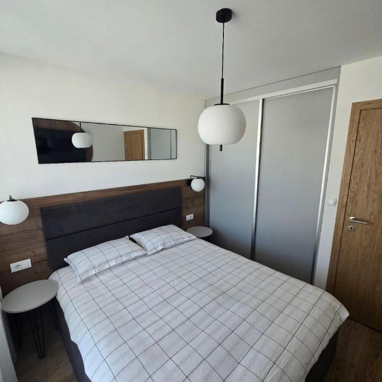 Lu and Ma - One-Bedroom Apartment - 8