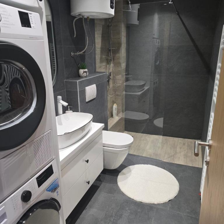 Lu and Ma - One-Bedroom Apartment - 13