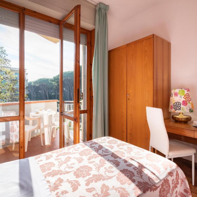 Hotel Parco dei Pini - 100mt dal Mare - Camera Matrimoniale/Doppia con Letti Singoli con Balcone - 2