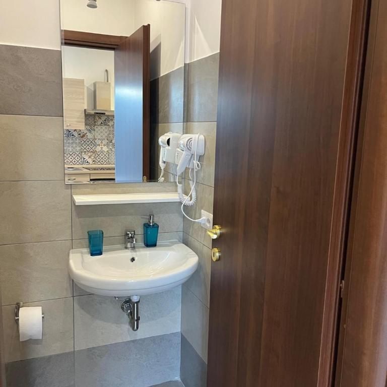 EKOTEL - Suite King con Vasca Idromassaggio - 10