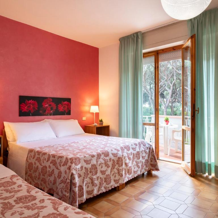 Hotel Parco dei Pini - 100mt dal Mare - Camera Tripla con Balcone - 2