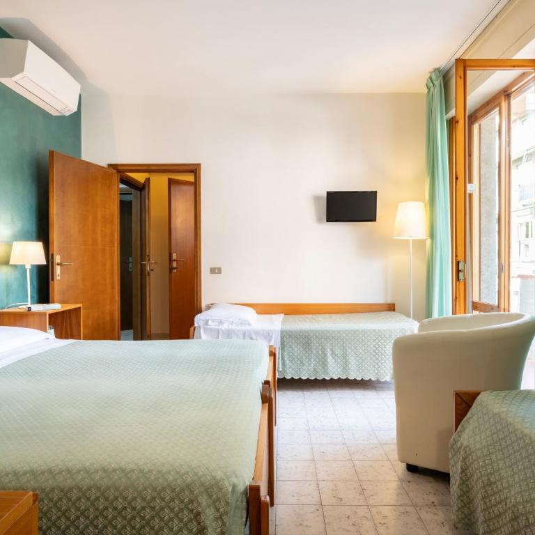 Hotel Parco dei Pini - 100mt dal Mare - Camera Quadrupla con Balcone - 5