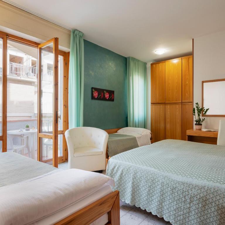 Hotel Parco dei Pini - 100mt dal Mare - Camera Quadrupla con Balcone - 7