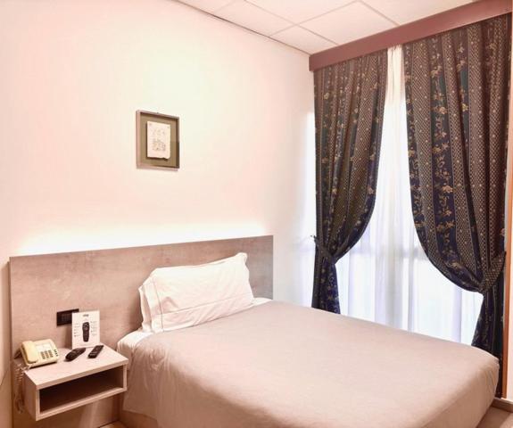 Hotel Leonardo - Camera Singola Superior - 6