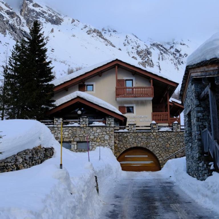 Appartement esprit chalet - splendide vue montagne à 180 - Appartement avec Vue sur la Montagne - 35
