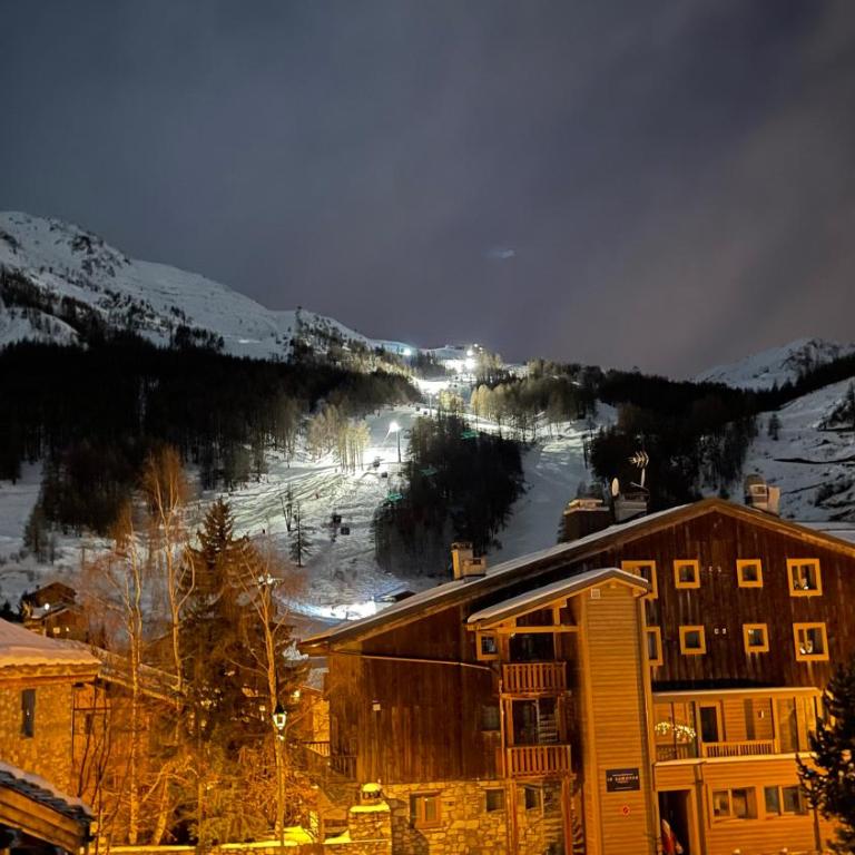 Appartement esprit chalet - splendide vue montagne à 180 - Appartement avec Vue sur la Montagne - 64