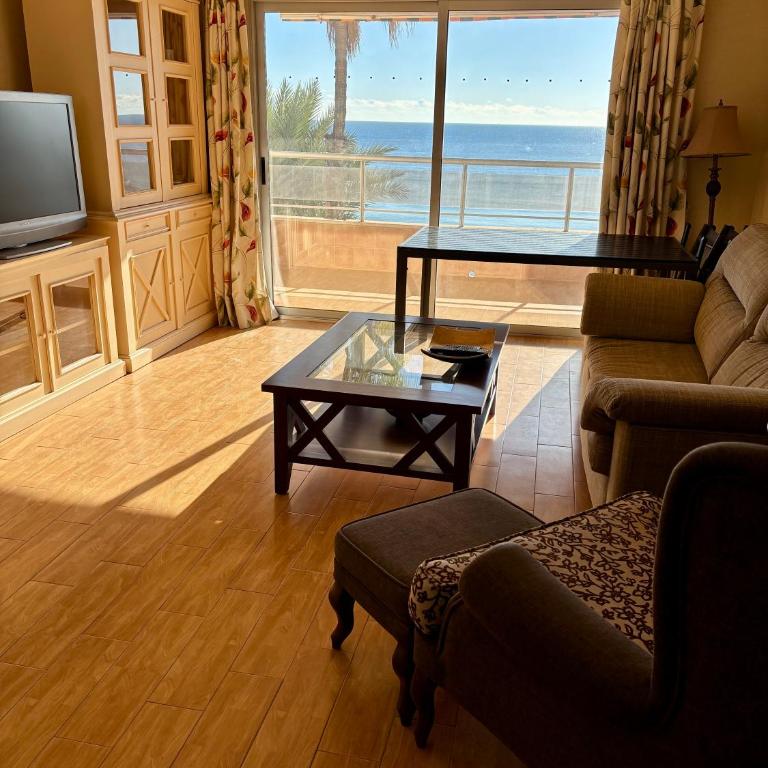 Apartamento primera línea playa Torrevieja El Palmeral - Two-Bedroom Apartment with Sea View - 9