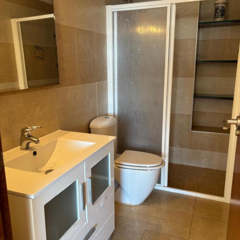 Apartamento primera línea playa Torrevieja El Palmeral - Two-Bedroom Apartment with Sea View - 16