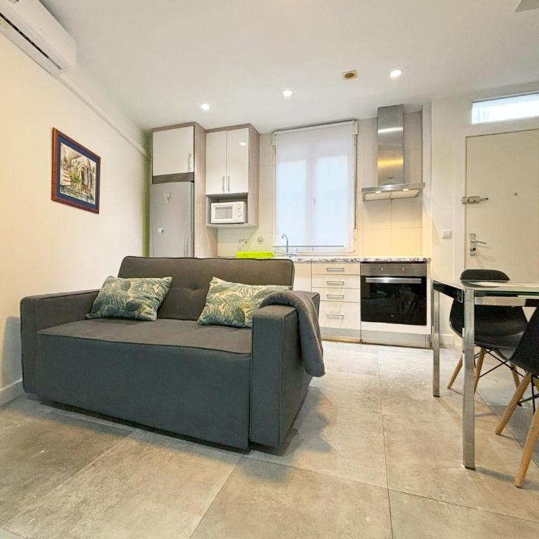 Luminoso, con patio y buena zona - Apartamento de 1 dormitorio - 12